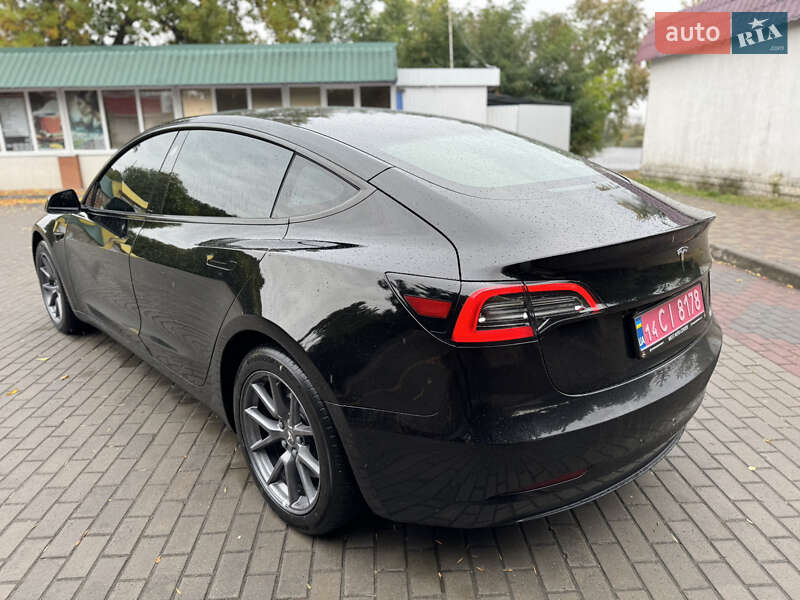 Седан Tesla Model 3 2023 в Черкассах
