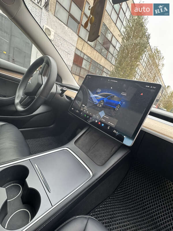 Седан Tesla Model 3 2022 в Киеве