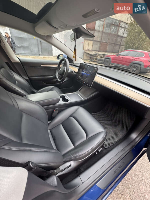 Седан Tesla Model 3 2022 в Киеве