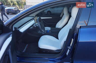 Седан Tesla Model 3 2022 в 