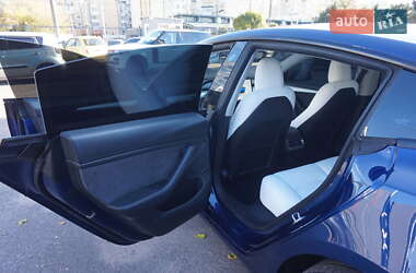 Седан Tesla Model 3 2022 в 