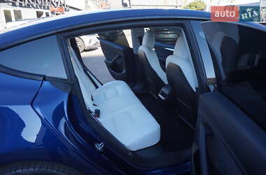 Седан Tesla Model 3 2022 в 