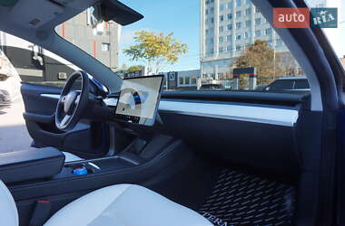 Седан Tesla Model 3 2022 в 