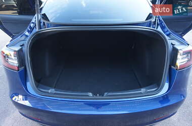 Седан Tesla Model 3 2022 в 