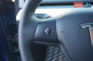 Седан Tesla Model 3 2022 в 