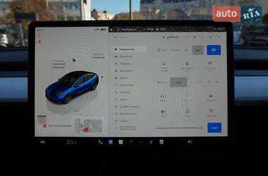 Седан Tesla Model 3 2022 в 