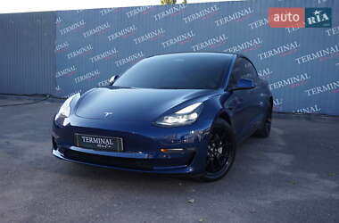 Седан Tesla Model 3 2022 в 