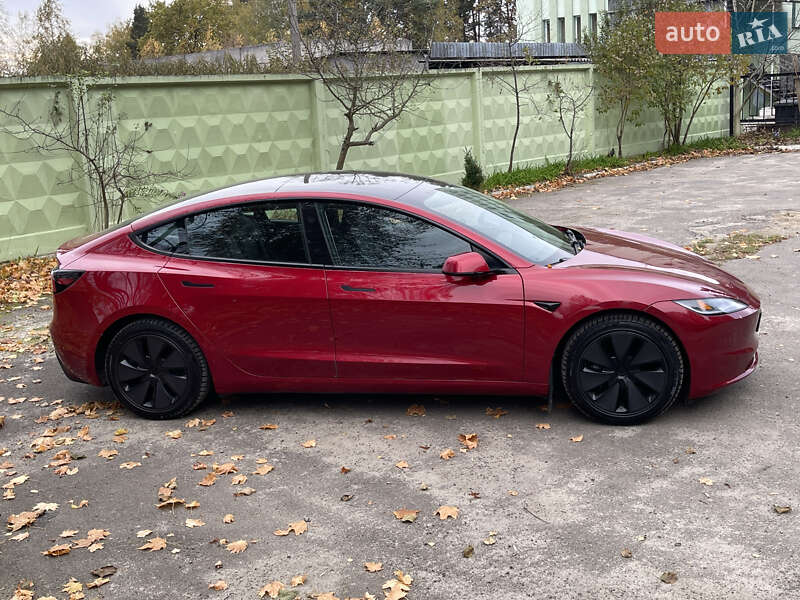 Седан Tesla Model 3 2024 в Новояворовске