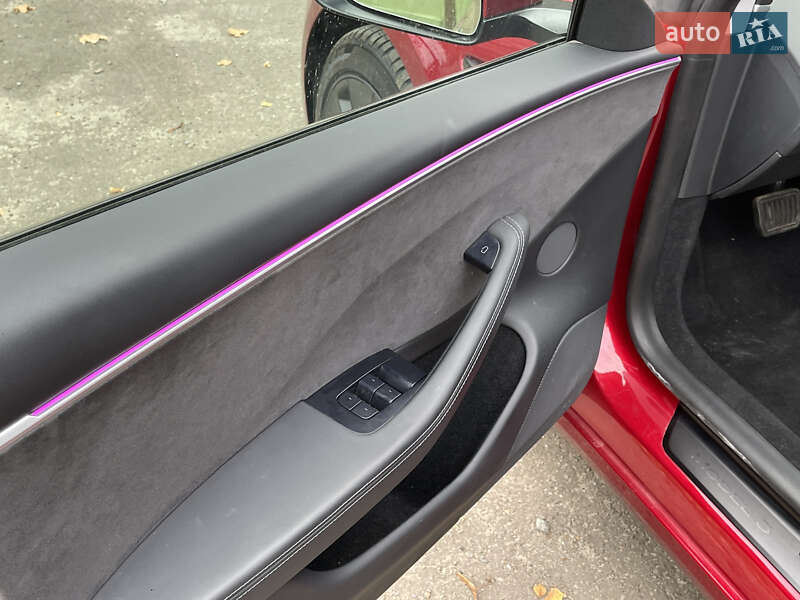 Седан Tesla Model 3 2024 в Новояворовске