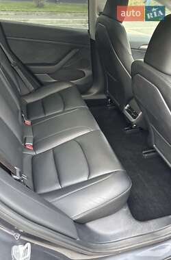 Седан Tesla Model 3 2023 в Пирятині