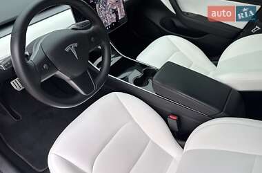 Седан Tesla Model 3 2020 в 