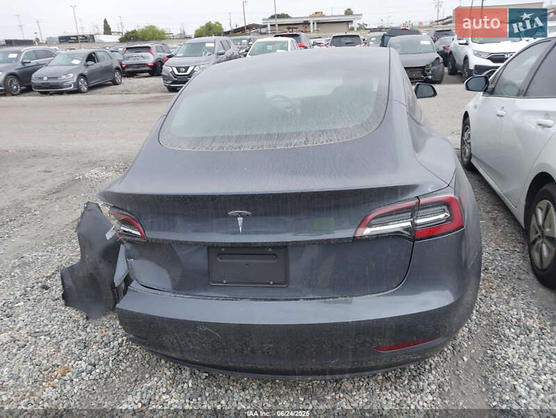 Седан Tesla Model 3 2022 в Черкасах