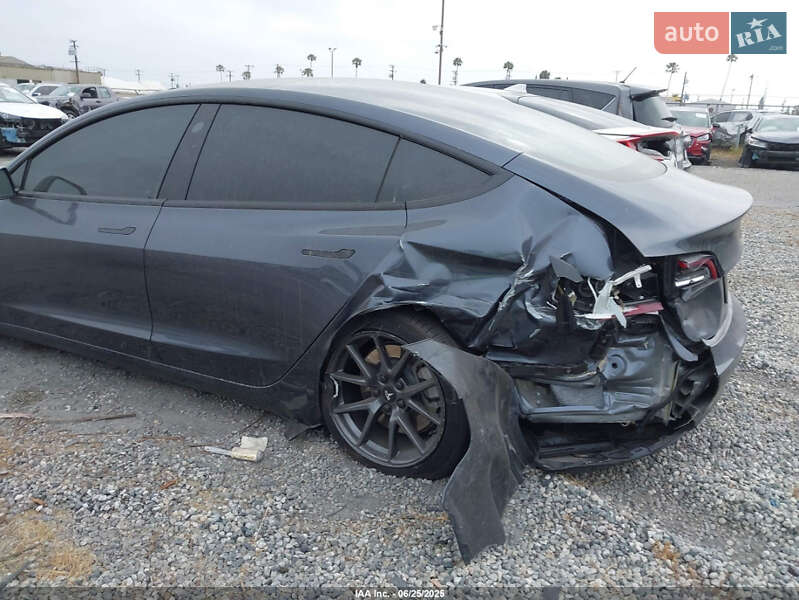 Седан Tesla Model 3 2022 в Черкасах