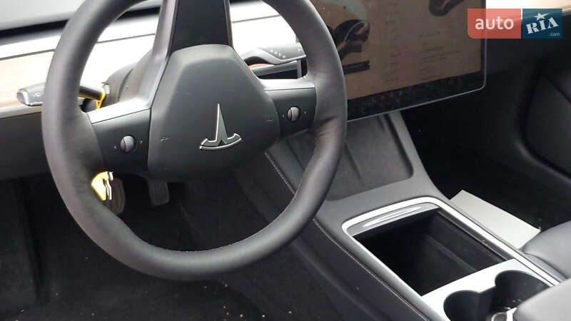 Седан Tesla Model 3 2022 в Черкасах