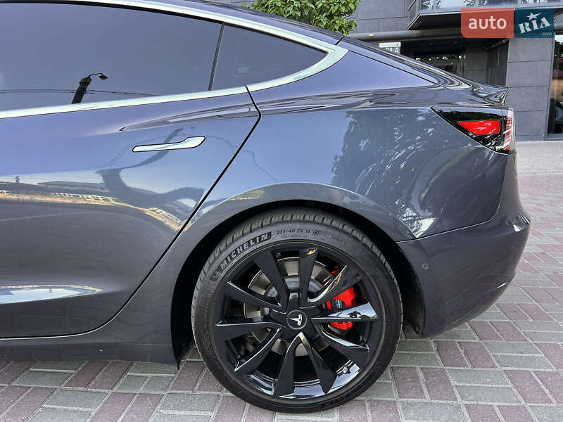 Седан Tesla Model 3 2018 в Переяславе