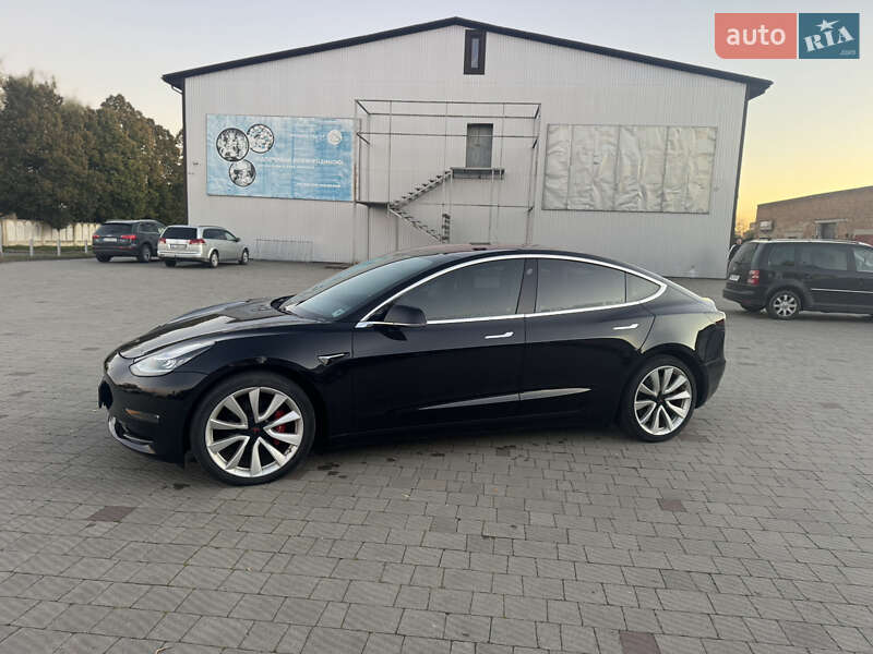 Седан Tesla Model 3 2018 в Володимирі
