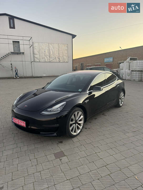 Седан Tesla Model 3 2018 в Володимирі