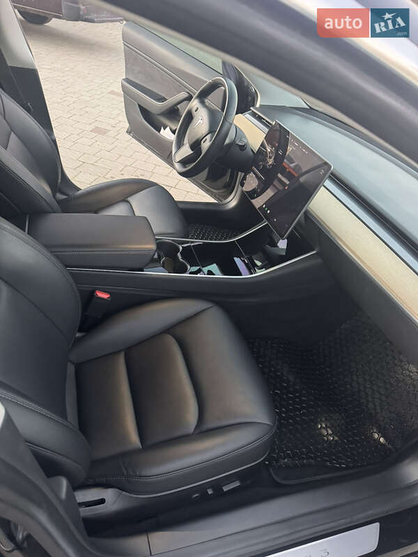 Седан Tesla Model 3 2018 в Володимирі