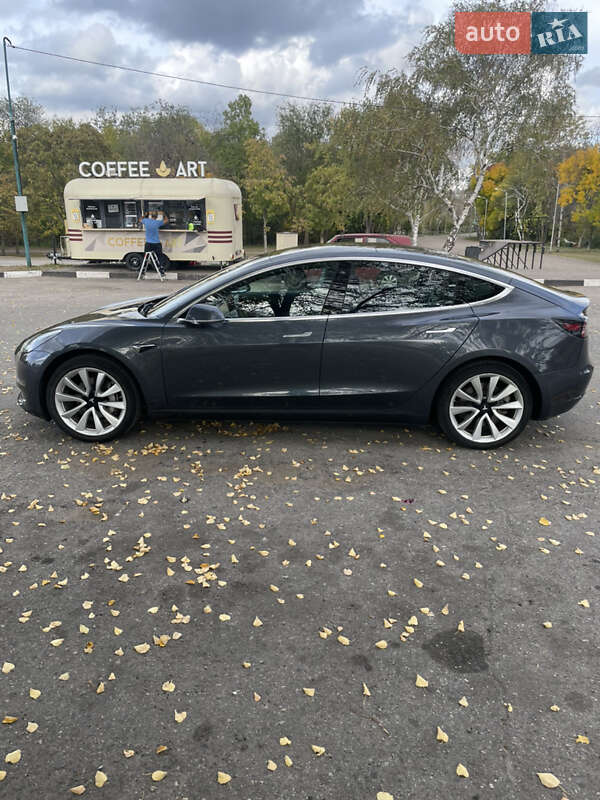 Седан Tesla Model 3 2018 в Запоріжжі