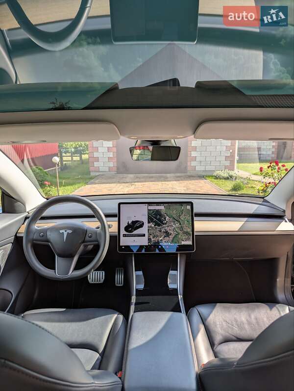 Седан Tesla Model 3 2020 в Березному
