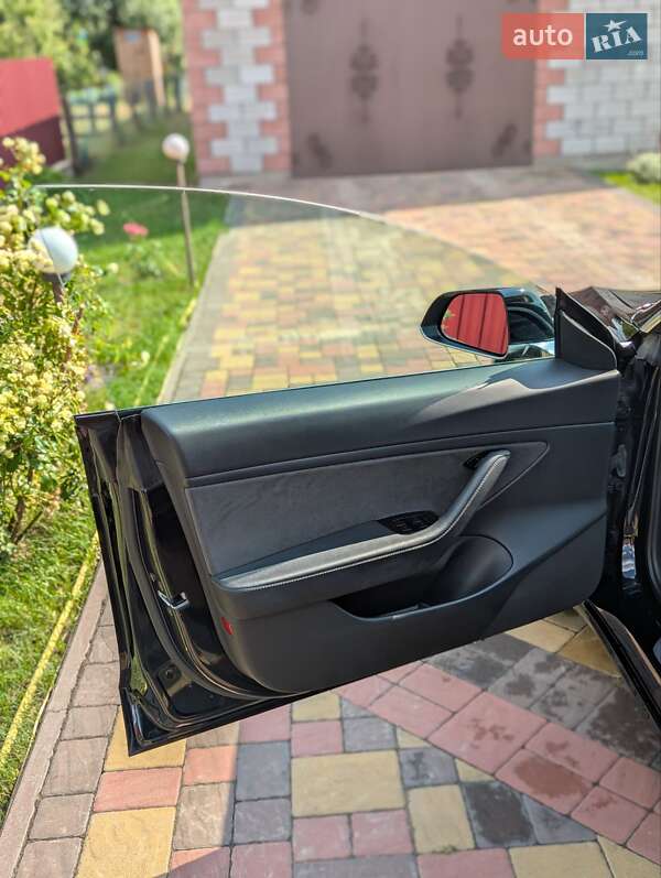 Седан Tesla Model 3 2020 в Березному