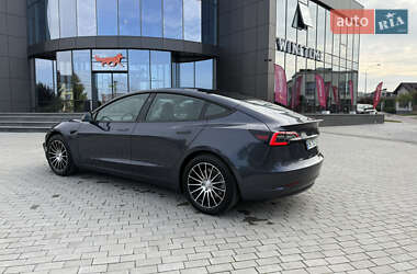 Седан Tesla Model 3 2022 в 