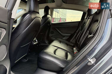 Седан Tesla Model 3 2022 в Ровно