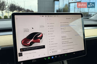 Седан Tesla Model 3 2022 в 