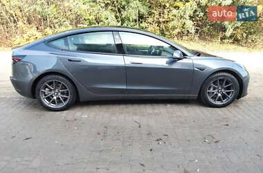 Седан Tesla Model 3 2023 в 