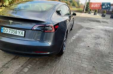 Седан Tesla Model 3 2023 в 