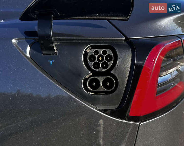 Седан Tesla Model 3 2019 в Киеве