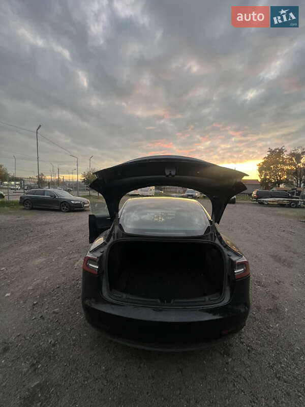 Седан Tesla Model 3 2023 в Луцке