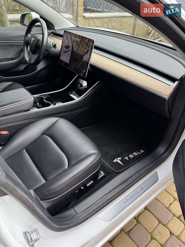 Седан Tesla Model 3 2018 в Львове фото 15 Седан Tesla Model 3 2018 в Львове