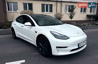 Седан Tesla Model 3 2021 в 