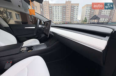 Седан Tesla Model 3 2021 в 