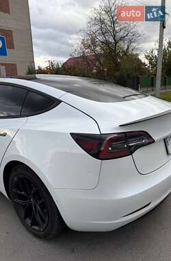 Седан Tesla Model 3 2021 в 