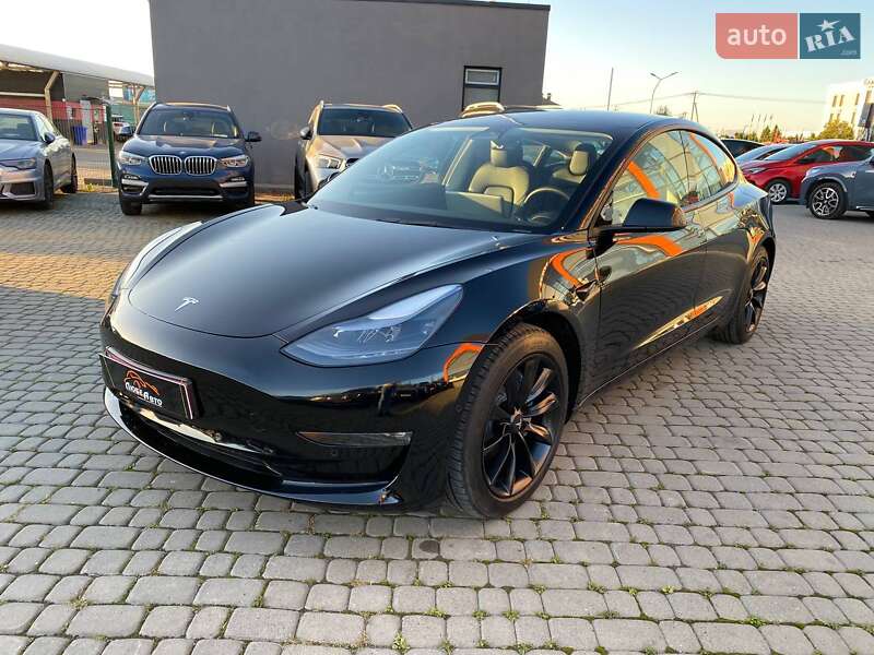Седан Tesla Model 3 2022 в Львові