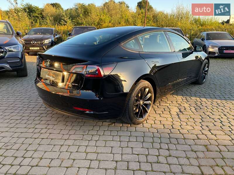 Седан Tesla Model 3 2022 в Львові