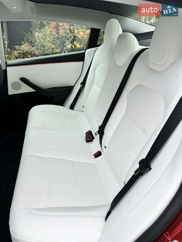 Седан Tesla Model 3 2024 в Білій Церкві