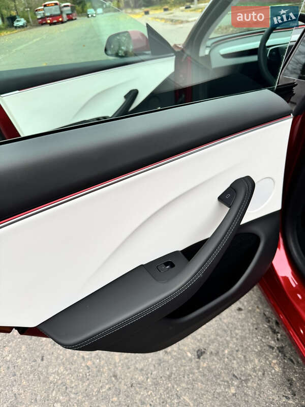 Седан Tesla Model 3 2024 в Білій Церкві
