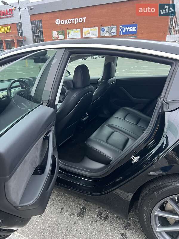 Седан Tesla Model 3 2019 в Ірпені