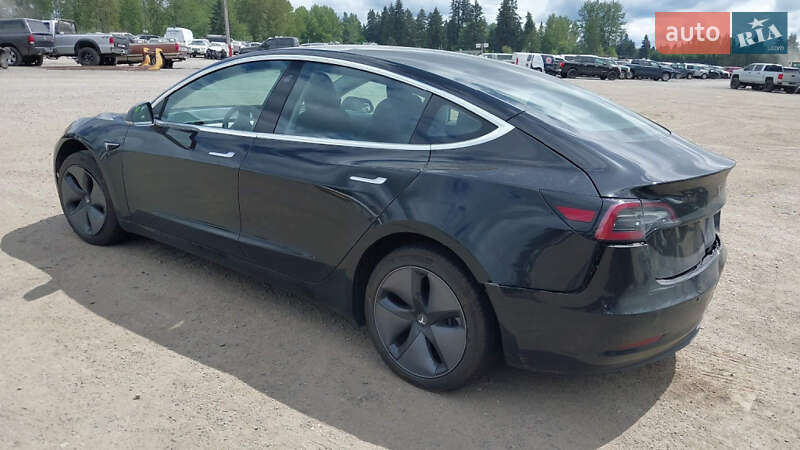 Седан Tesla Model 3 2018 в Львове