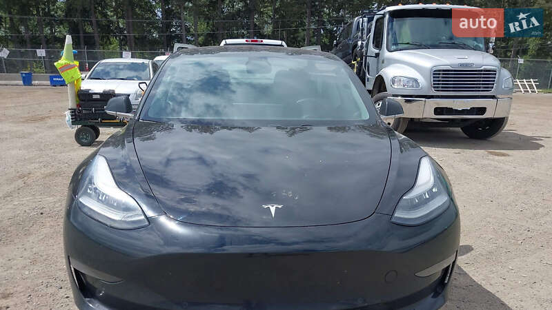 Седан Tesla Model 3 2018 в Львове