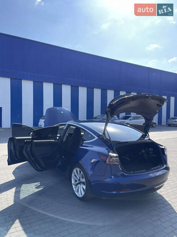 Седан Tesla Model 3 2020 в Одесі