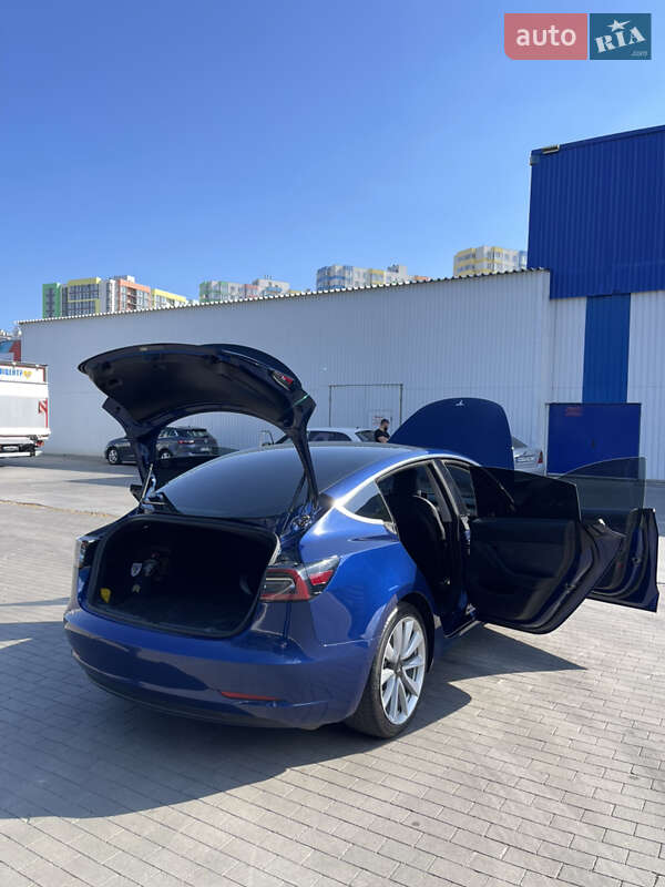 Седан Tesla Model 3 2020 в Одесі