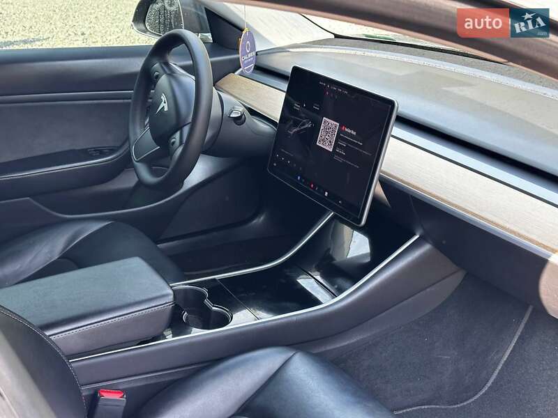 Седан Tesla Model 3 2019 в Вінниці