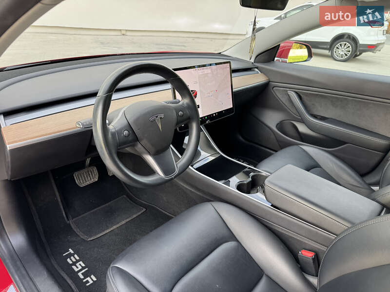 Седан Tesla Model 3 2019 в Луцьку