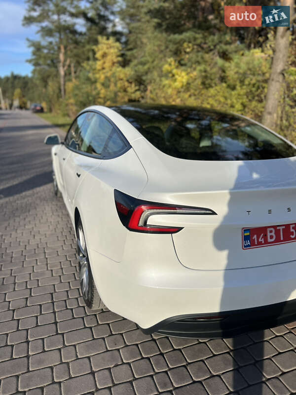 Седан Tesla Model 3 2024 в Львове