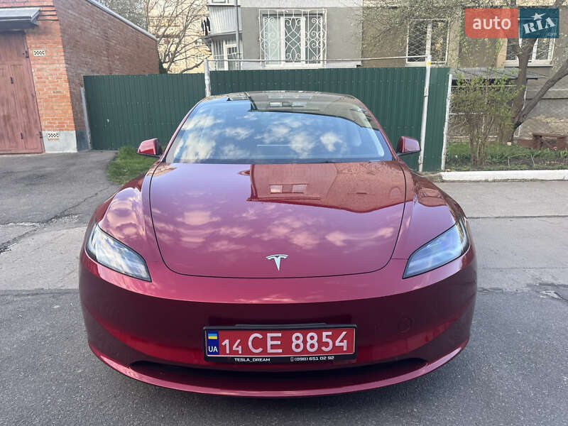 Седан Tesla Model 3 2024 в Виннице