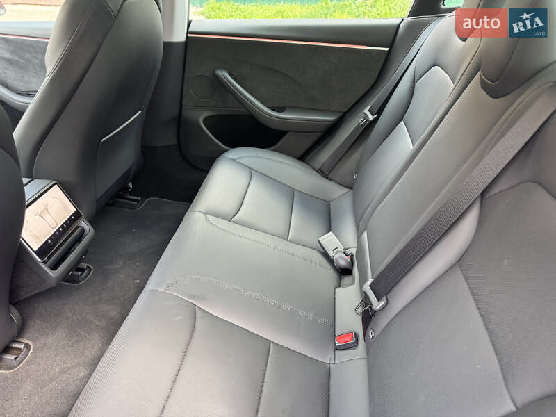 Седан Tesla Model 3 2024 в Виннице